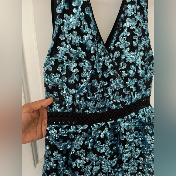 Kate Hewko tiered sequin cocktail dress! Super flashy and eye catching! Size 2-4 - Picture 3 of 10